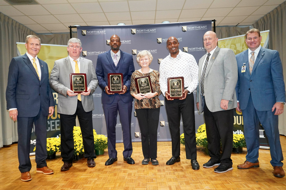 Photo of the 2021 sport hall of fame inductees with President Ricky Ford, VP Patrick Eaton, and Athletic Director Kent Farris